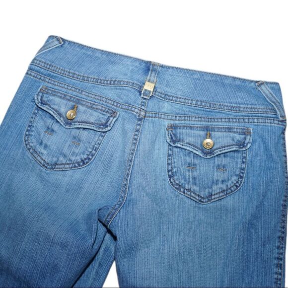 Glo by J.Lo Light Wash Jean Capri's, Size 11 (Junior) - Picture 3 of 5